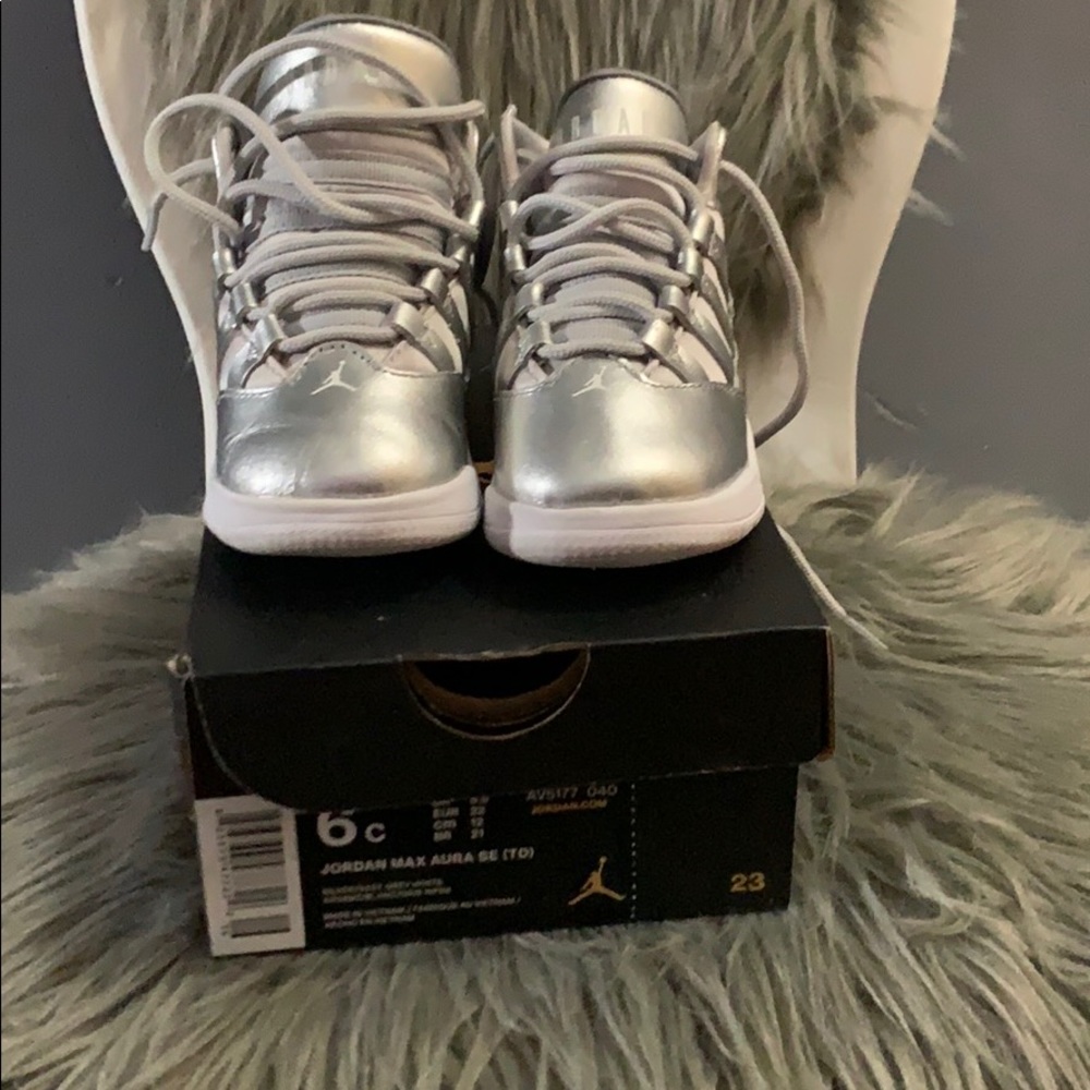 JORDANS- Max Aura